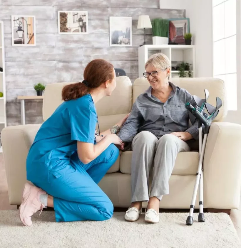 female-nurse-talking-with-an-old-woman